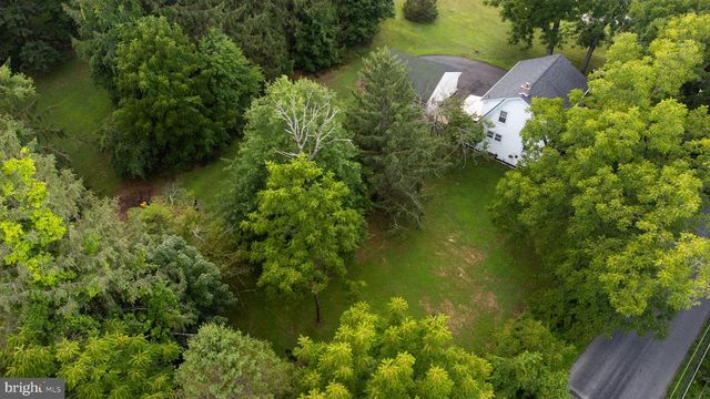 1562 YELLOW SPRINGS RD, Chester Springs, PA 19425