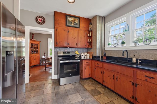 1562 YELLOW SPRINGS RD, Chester Springs, PA 19425
