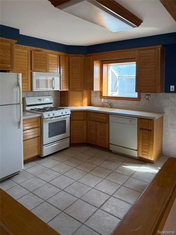 28800 Tawas Court, Madison Heights, MI 48071