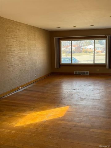 28800 Tawas Court, Madison Heights, MI 48071