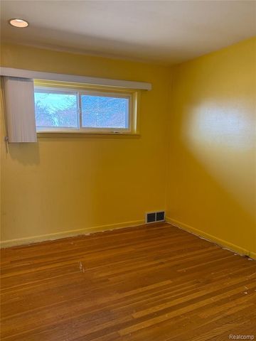 28800 Tawas Court, Madison Heights, MI 48071