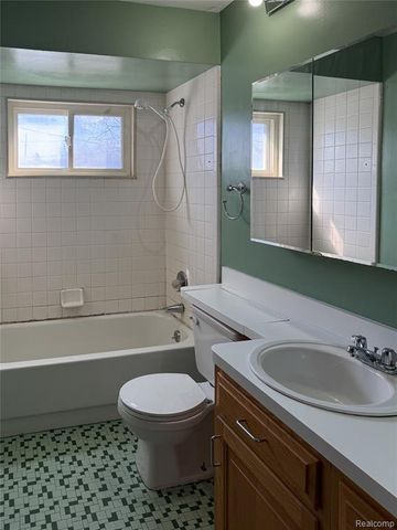 28800 Tawas Court, Madison Heights, MI 48071