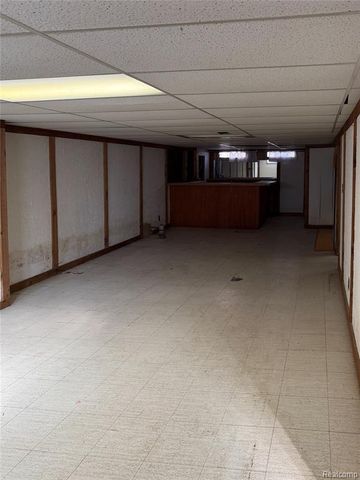 28800 Tawas Court, Madison Heights, MI 48071