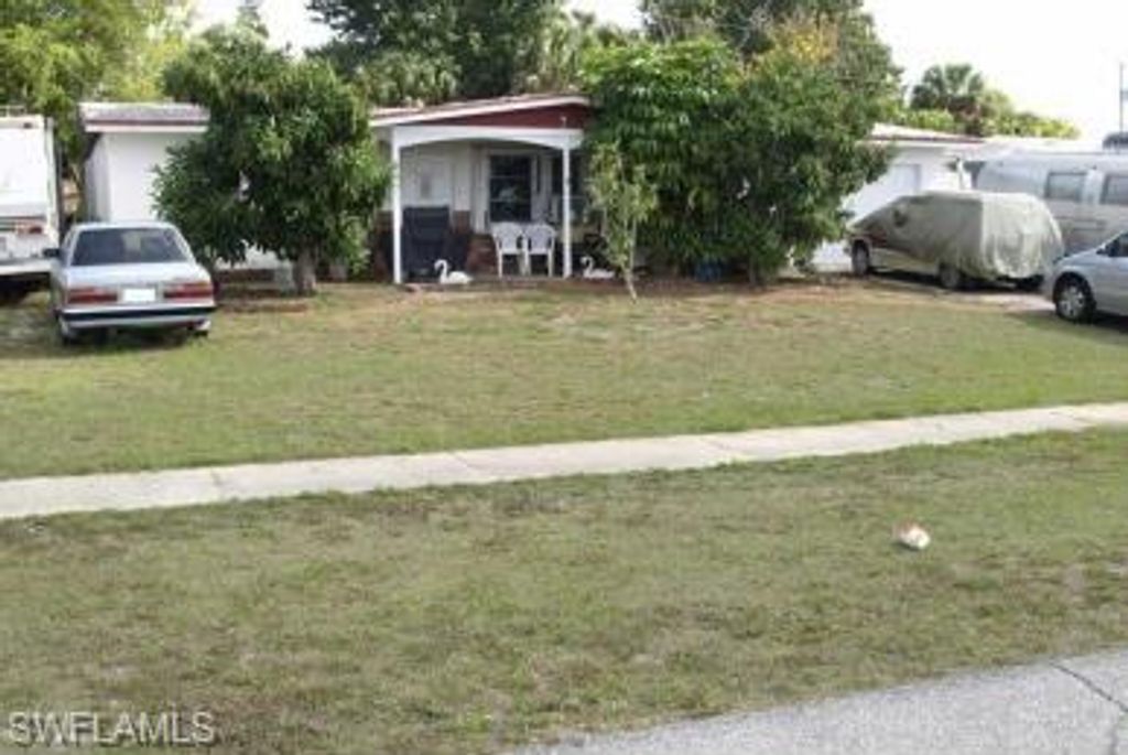 760 Camellia DR, North Fort Myers, FL 33903