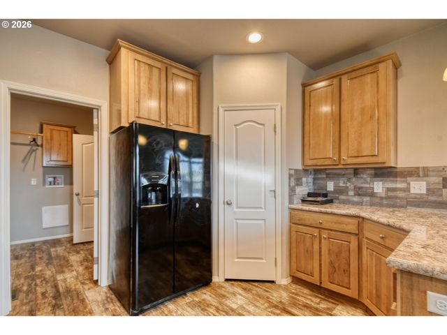 105 Columbia St, Helix, OR 97835