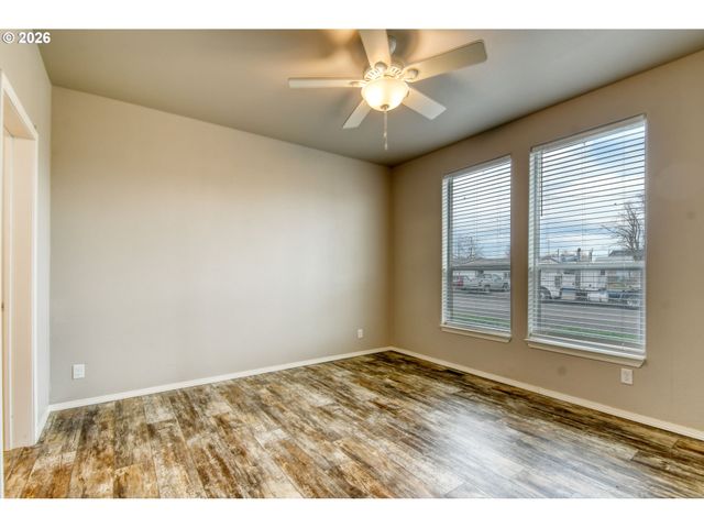 105 Columbia St, Helix, OR 97835