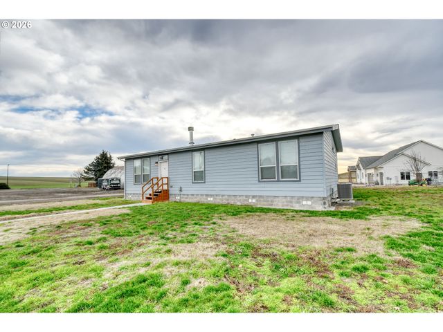 105 Columbia St, Helix, OR 97835