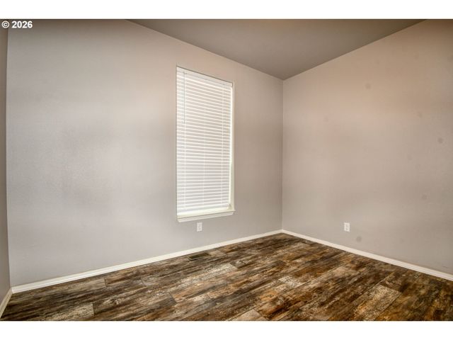 105 Columbia St, Helix, OR 97835