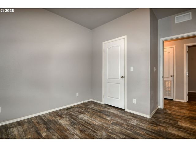 105 Columbia St, Helix, OR 97835