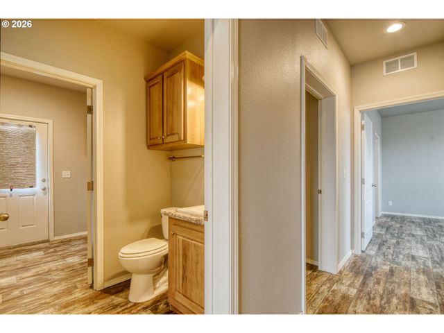 105 Columbia St, Helix, OR 97835