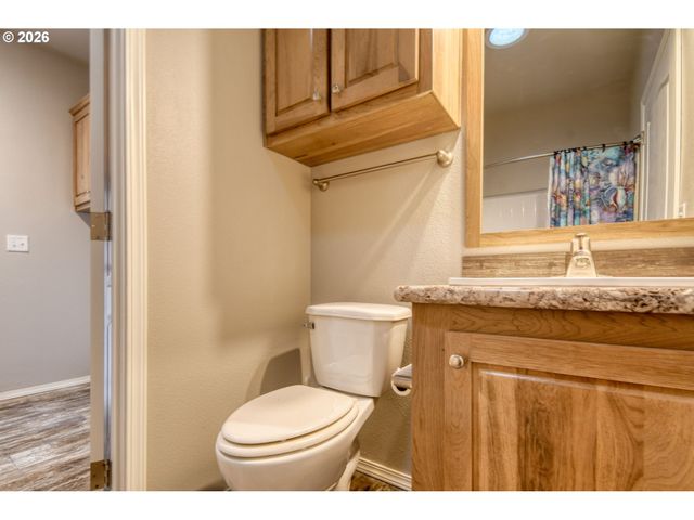 105 Columbia St, Helix, OR 97835