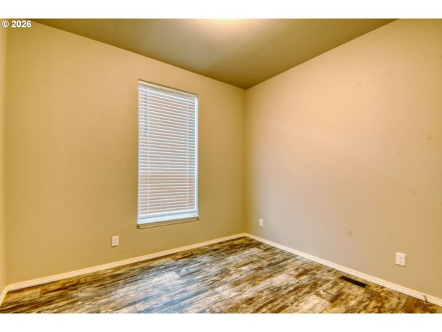 105 Columbia St, Helix, OR 97835