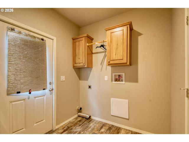 105 Columbia St, Helix, OR 97835