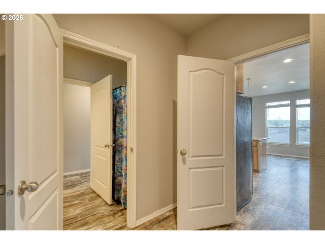 105 Columbia St, Helix, OR 97835