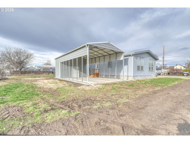 105 Columbia St, Helix, OR 97835