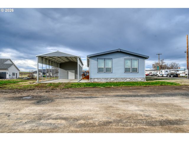 105 Columbia St, Helix, OR 97835