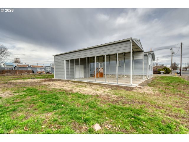 105 Columbia St, Helix, OR 97835