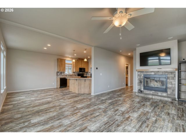 105 Columbia St, Helix, OR 97835