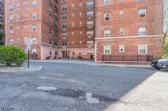 70 S Munn Ave 1002, East Orange City, NJ 07018