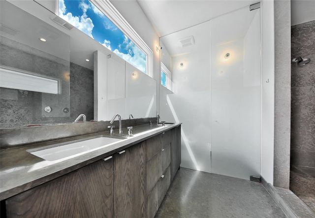 238 W 25, Houston, TX 77008