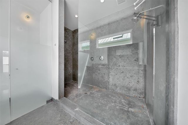 238 W 25, Houston, TX 77008