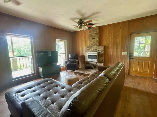 452 Marion County 3048, Yellville, AR 72687