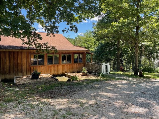 452 Marion County 3048, Yellville, AR 72687