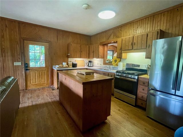 452 Marion County 3048, Yellville, AR 72687