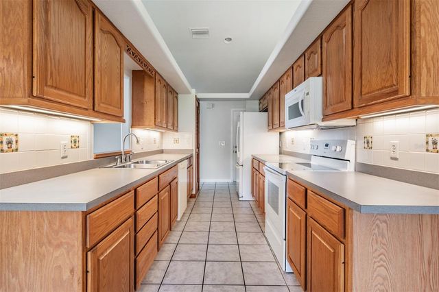6536 NORTHLAKE DRIVE, Zephyrhills, FL 33542