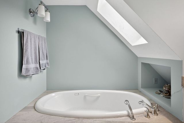 1 Peaked Cliff, Bourne, MA 02562