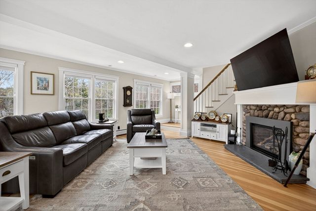 1 Peaked Cliff, Bourne, MA 02562