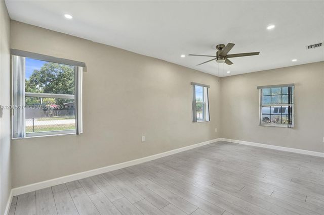 3401 NW 7th St, Lauderhill, FL 33311