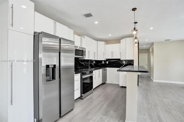 3401 NW 7th St, Lauderhill, FL 33311
