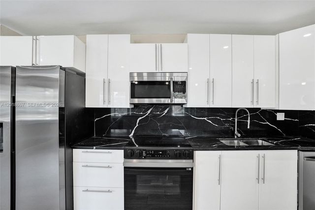 3401 NW 7th St, Lauderhill, FL 33311