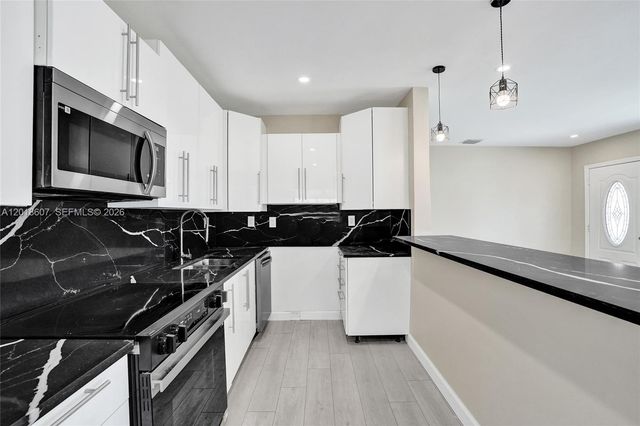 3401 NW 7th St, Lauderhill, FL 33311
