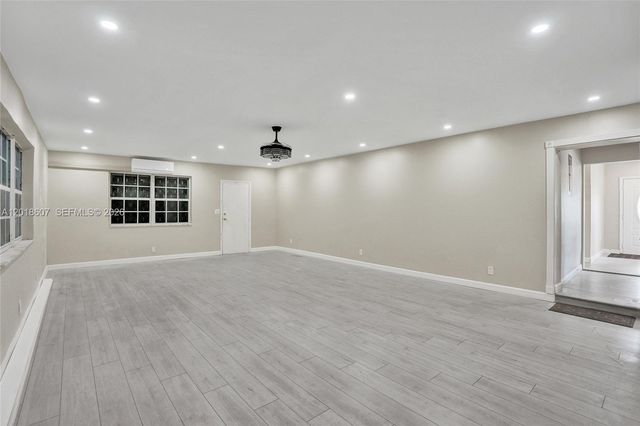 3401 NW 7th St, Lauderhill, FL 33311