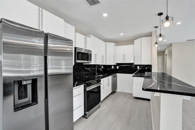 3401 NW 7th St, Lauderhill, FL 33311