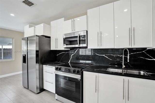 3401 NW 7th St, Lauderhill, FL 33311