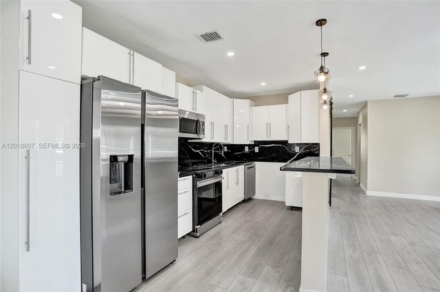 3401 NW 7th St, Lauderhill, FL 33311