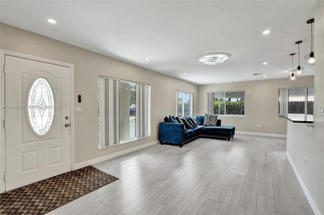 3401 NW 7th St, Lauderhill, FL 33311
