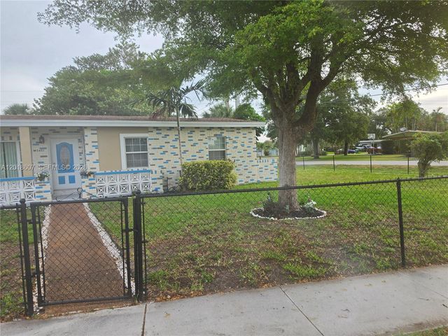 3401 NW 7th St, Lauderhill, FL 33311