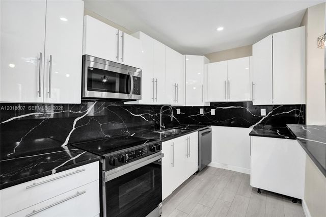 3401 NW 7th St, Lauderhill, FL 33311