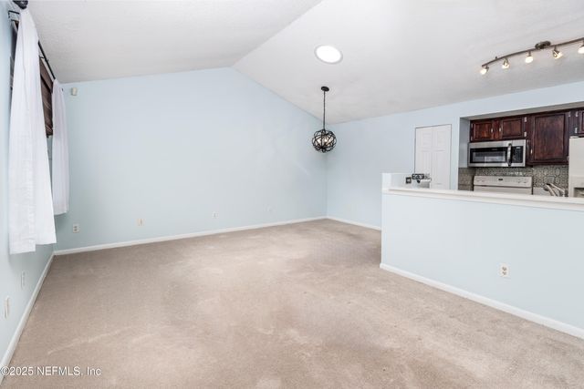 10247 PINE BREEZE Road W, Jacksonville, FL 32257