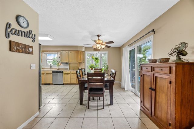 790 Leslie Court, Robins, IA 52328