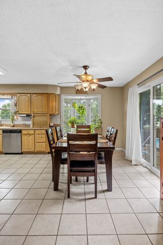 790 Leslie Court, Robins, IA 52328