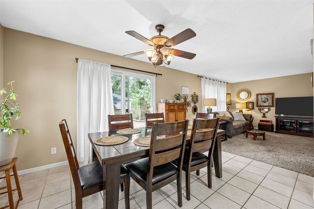 790 Leslie Court, Robins, IA 52328