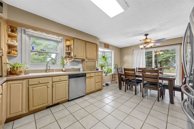 790 Leslie Court, Robins, IA 52328