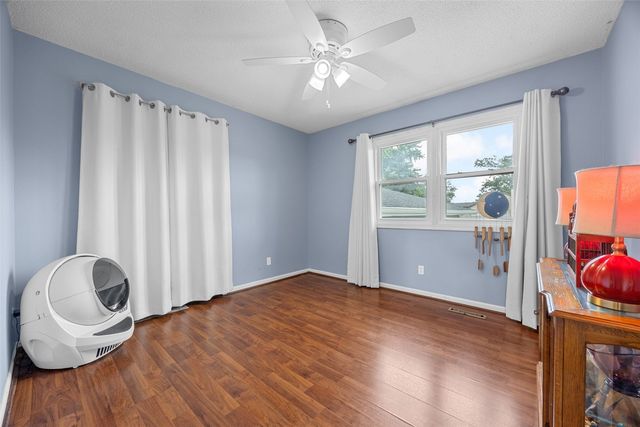 790 Leslie Court, Robins, IA 52328