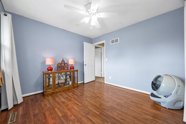 790 Leslie Court, Robins, IA 52328