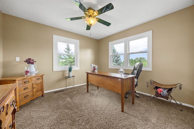 790 Leslie Court, Robins, IA 52328